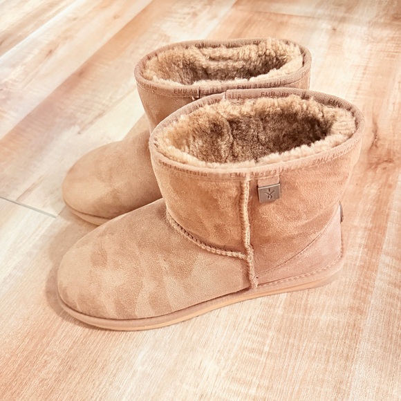 EMU Australia Tan Sheepskin Boots - Picture 3 of 8